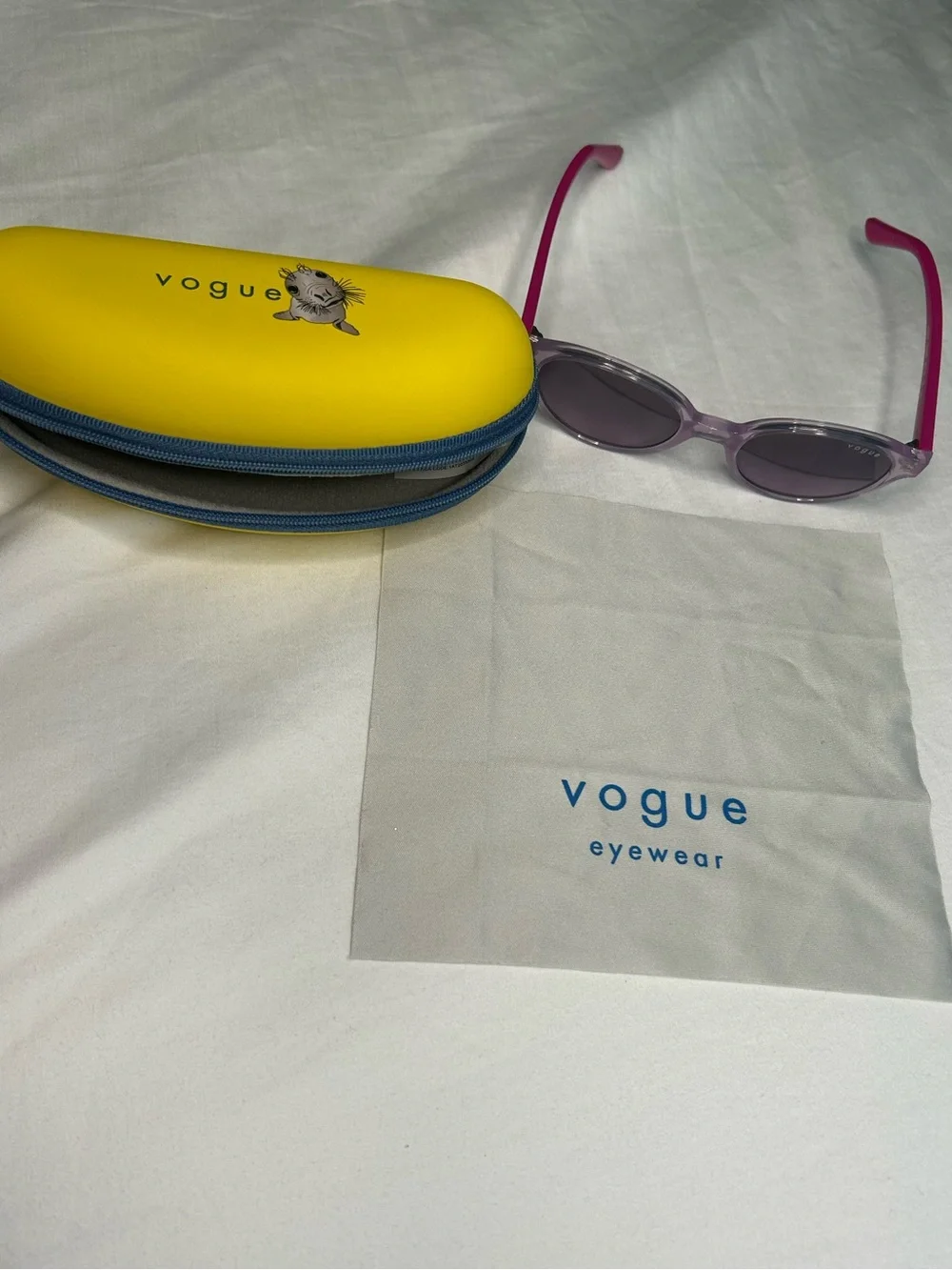 Vogue playful round